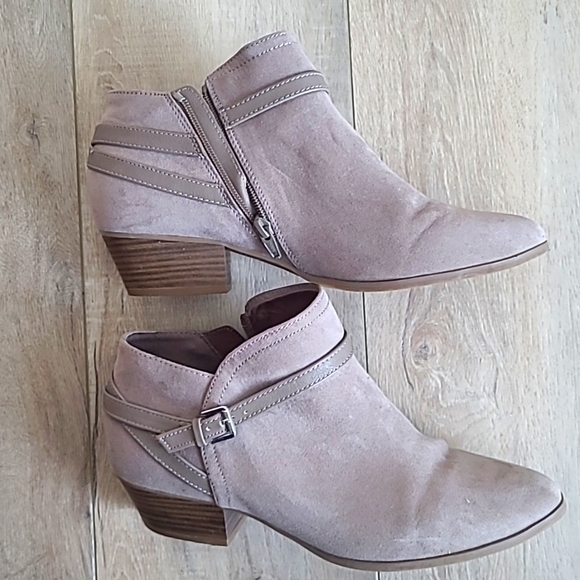 Tan faux suade size 10 ankle boots - Picture 2 of 3